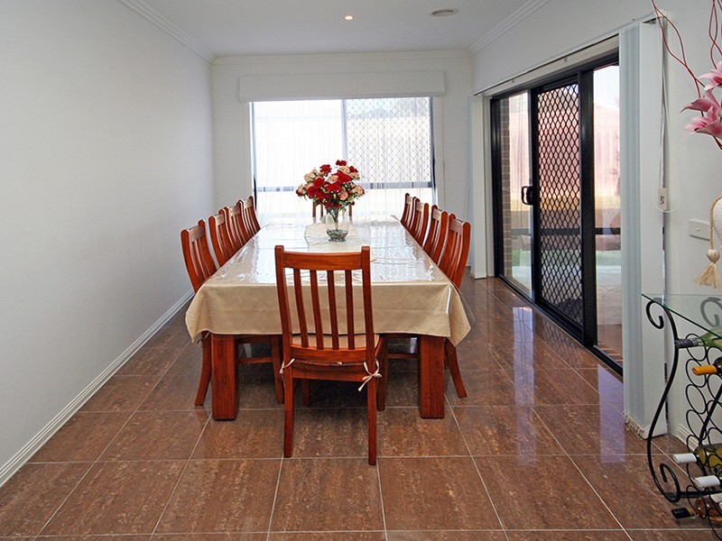 4 Heatherwood Court, Cranbourne West VIC 3977