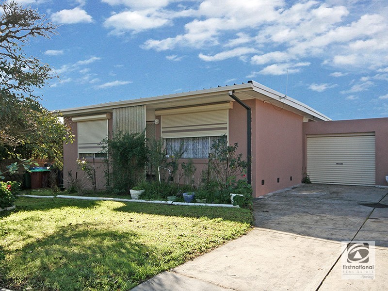 3/2 Gordon, Cranbourne VIC 3977