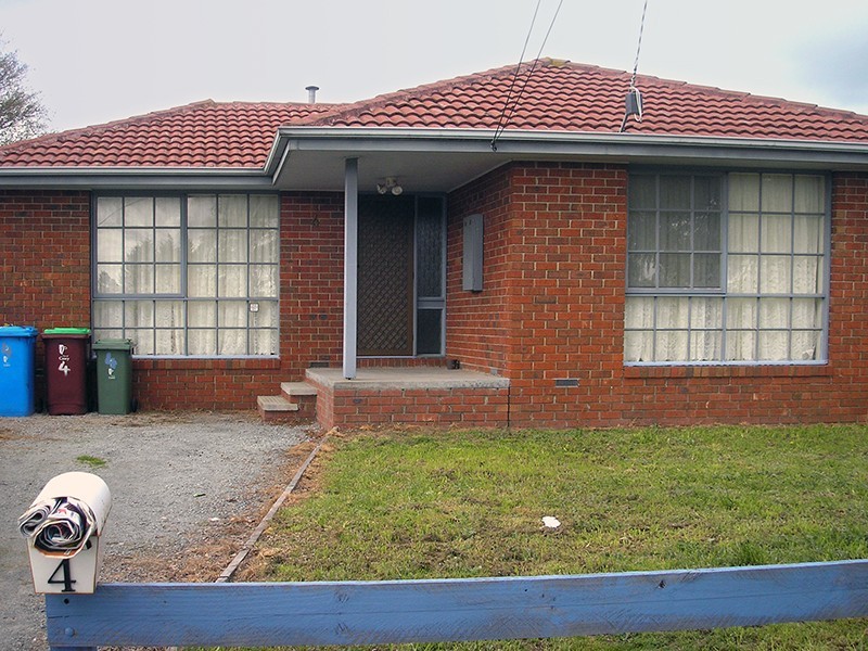4 David Avenue, Cranbourne VIC 3977