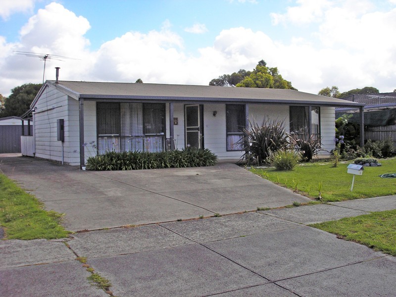 25 Thompsons Road, Cranbourne North VIC 3977