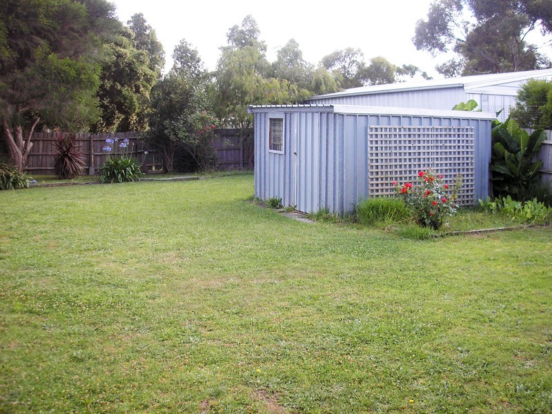 25 Thompsons Road, Cranbourne North VIC 3977