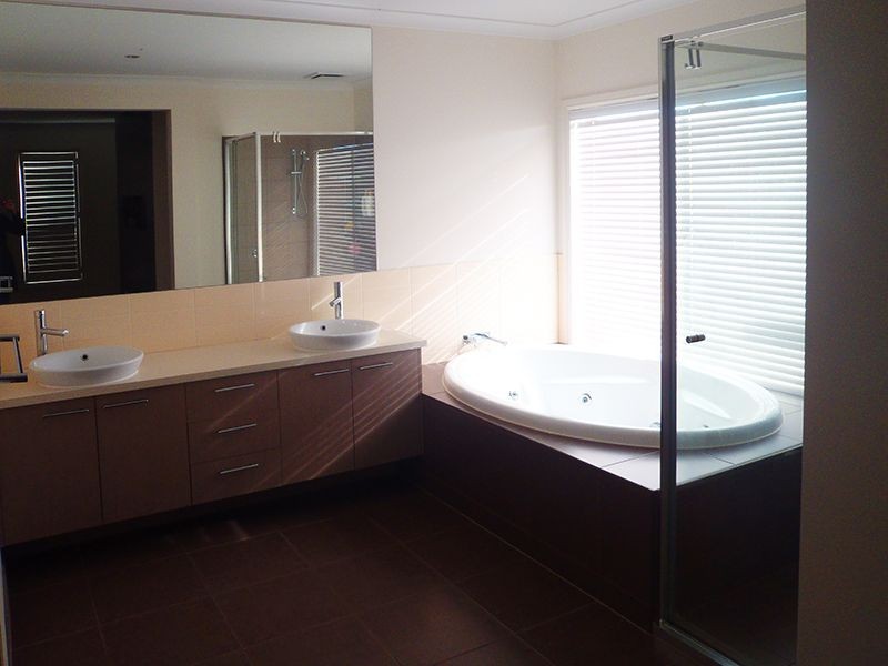 5 Golden Wattle Court, Cranbourne VIC 3977