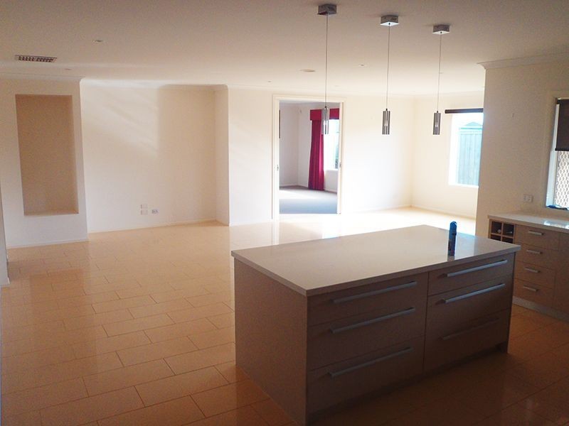 5 Golden Wattle Court, Cranbourne VIC 3977