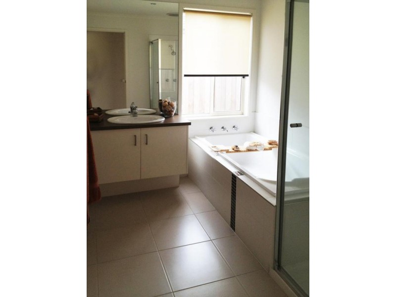 34 Waterbury Street, Cranbourne North VIC 3977