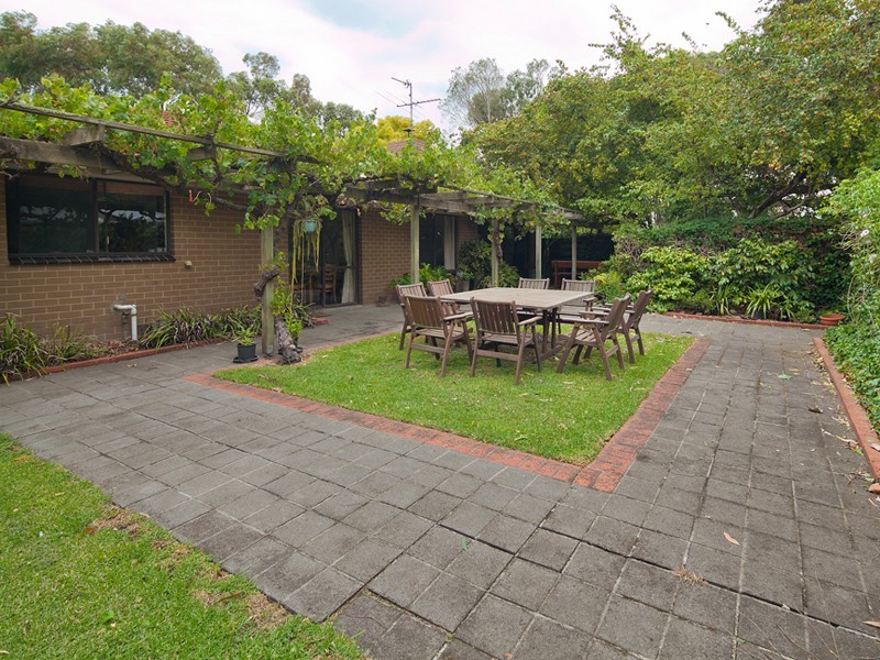 18 Mayfield Road, Cranbourne East VIC 3977