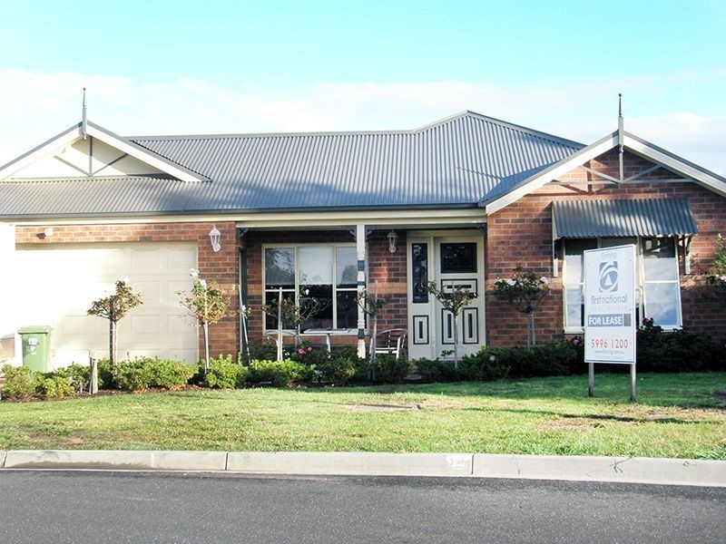 11 Saunton Drive, Cranbourne VIC 3977