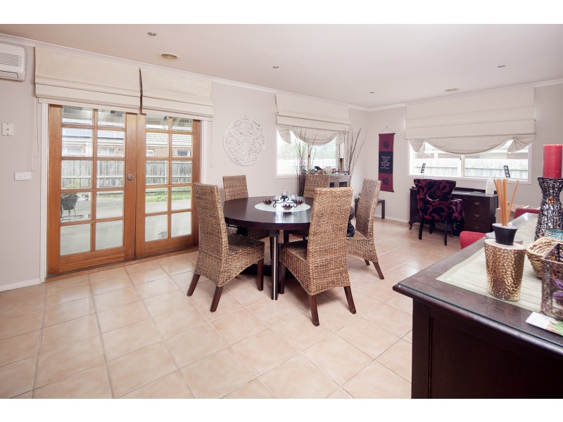 11 Saunton Drive, Cranbourne VIC 3977