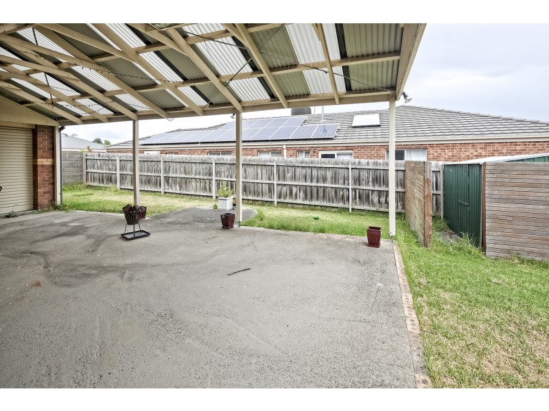 11 Saunton Drive, Cranbourne VIC 3977