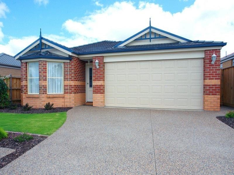 23 Bushranger Boulevard, Cranbourne East VIC 3977