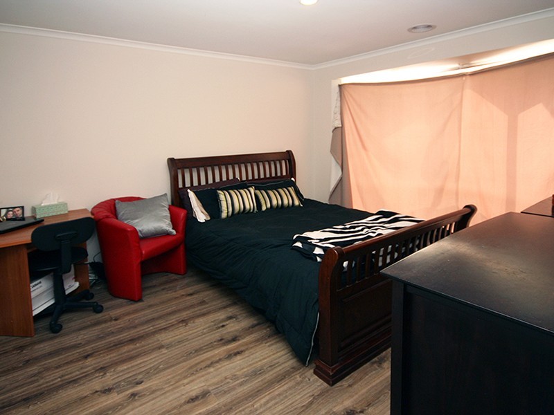 6 Maureen Close, Cranbourne West VIC 3977