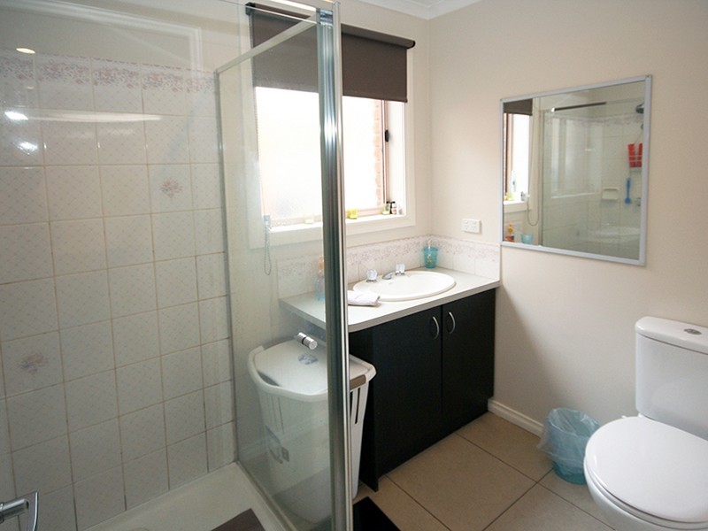 6 Maureen Close, Cranbourne West VIC 3977