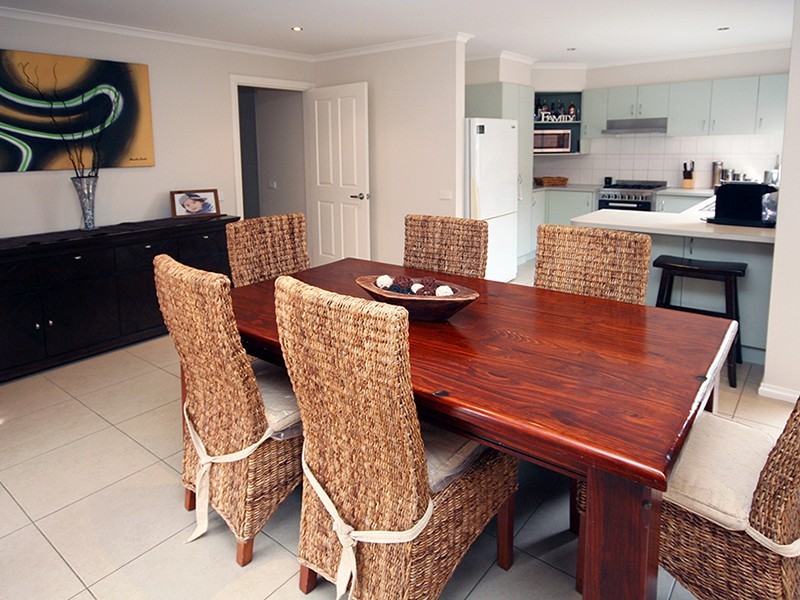 6 Maureen Close, Cranbourne West VIC 3977