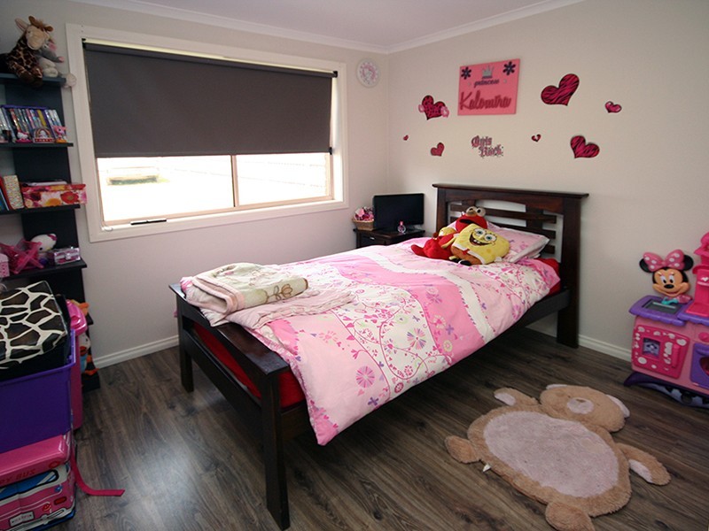 6 Maureen Close, Cranbourne West VIC 3977