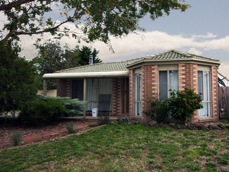 9 Samantha Crescent, Cranbourne North VIC 3977