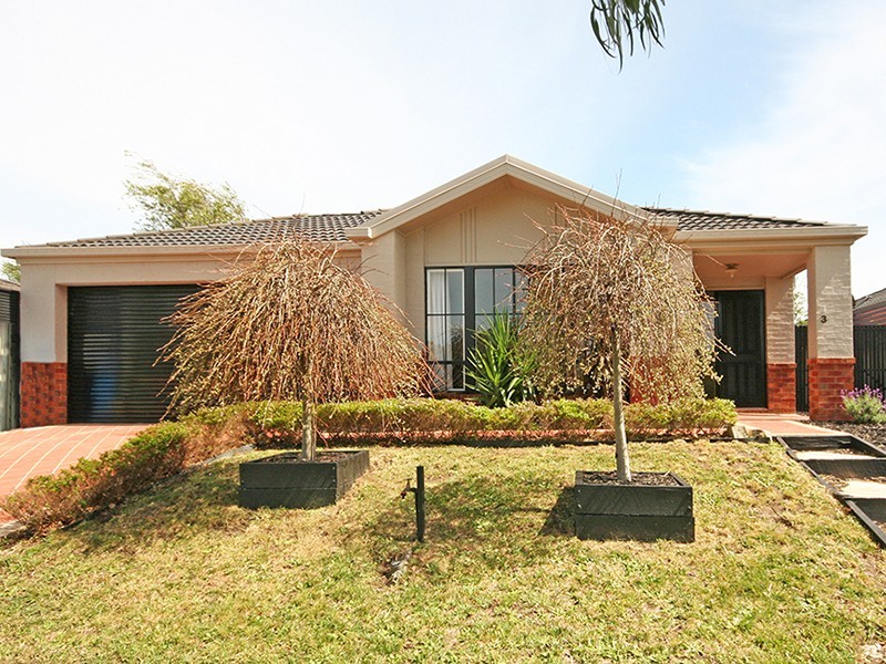 3 Willowbank Place, Cranbourne East VIC 3977