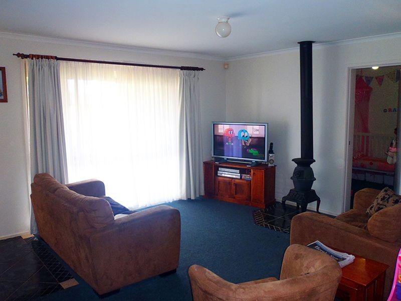 24 Joyce Street, Cranbourne West VIC 3977