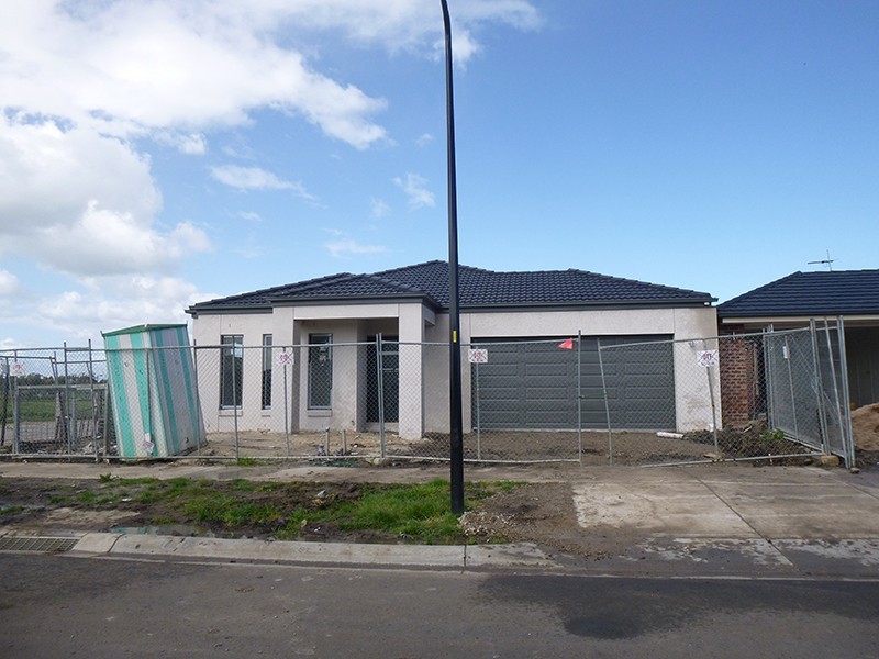 5 McEwan Drive, Cranbourne East VIC 3977