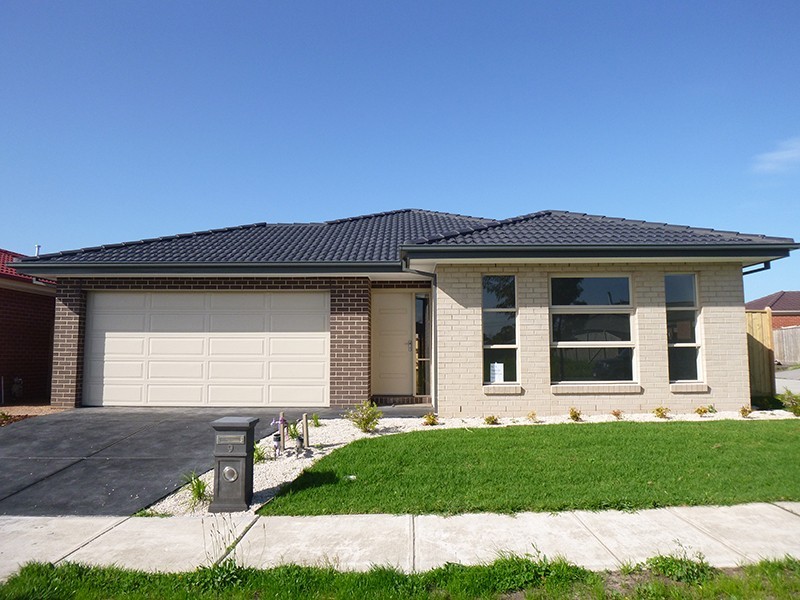 9 Hogan Street, Cranbourne East VIC 3977
