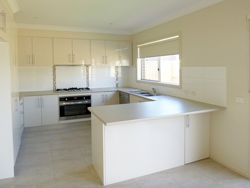 9 Hogan Street, Cranbourne East VIC 3977