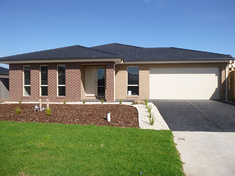 13 Starlight Rise, Cranbourne East VIC 3977