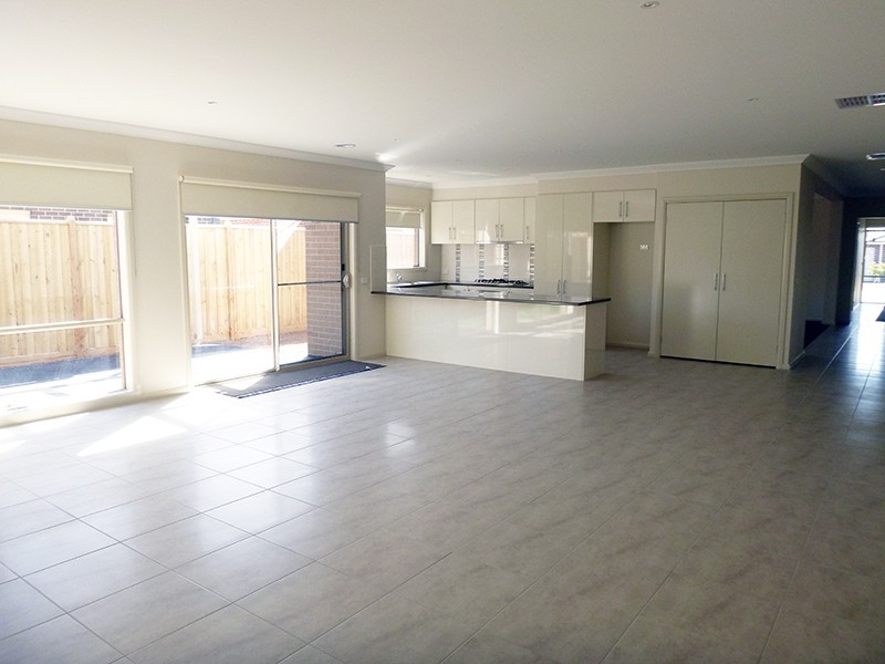 13 Starlight Rise, Cranbourne East VIC 3977