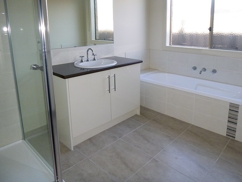 13 Starlight Rise, Cranbourne East VIC 3977