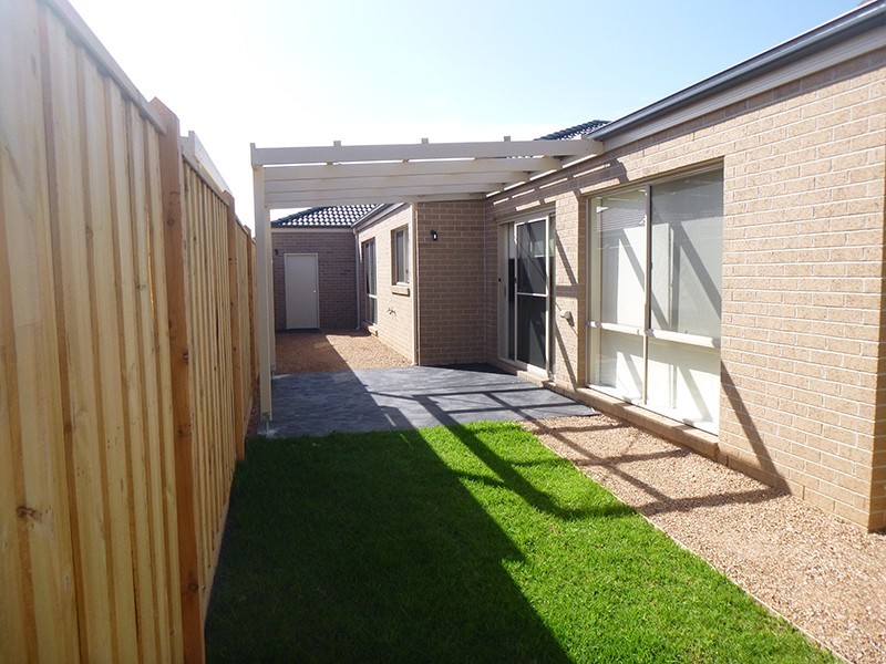 13 Starlight Rise, Cranbourne East VIC 3977