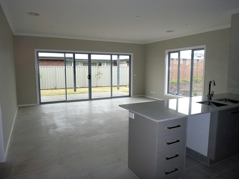 5 McEwan Drive, Cranbourne East VIC 3977