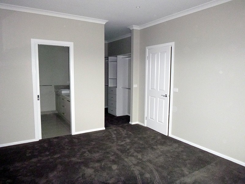 5 McEwan Drive, Cranbourne East VIC 3977