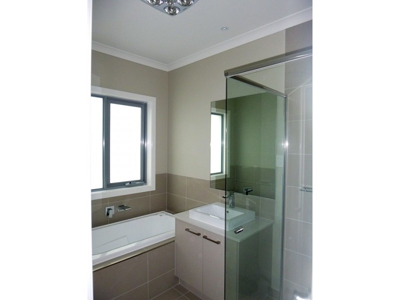 5 McEwan Drive, Cranbourne East VIC 3977