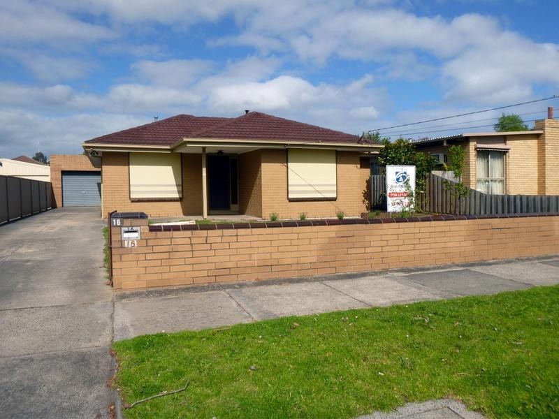 16 McLaren Avenue, Cranbourne VIC 3977