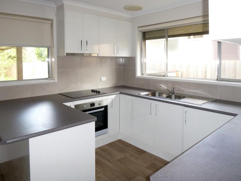 16 McLaren Avenue, Cranbourne VIC 3977