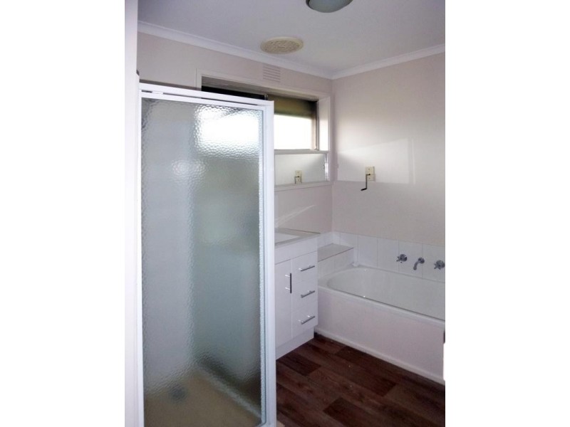 16 McLaren Avenue, Cranbourne VIC 3977