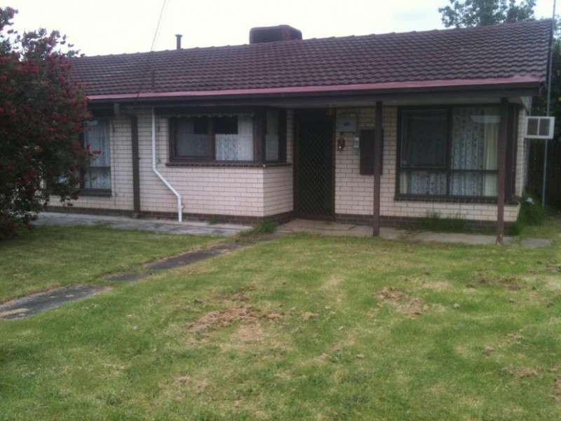 13 McLaren Avenue, Cranbourne VIC 3977