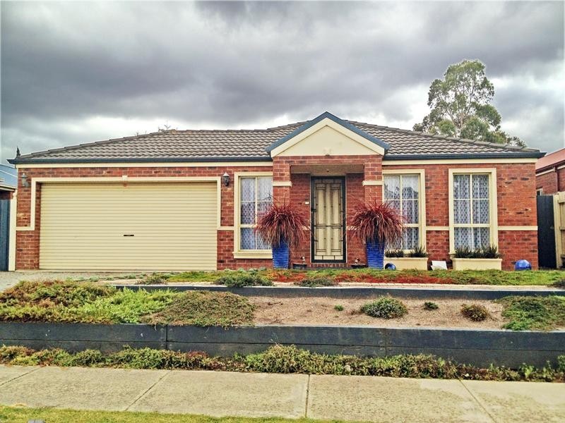 8 Evergreen Court, Cranbourne North VIC 3977
