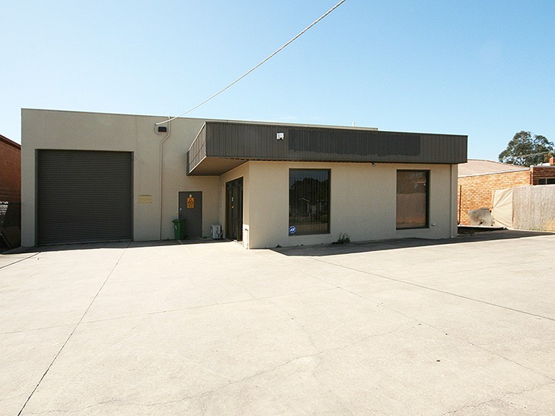 8 Gordon street, Cranbourne VIC 3977