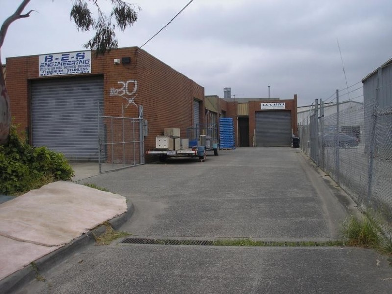 2/30 Station Street, Cranbourne VIC 3977