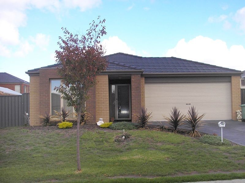25 Gatehouse Parade, Cranbourne VIC 3977