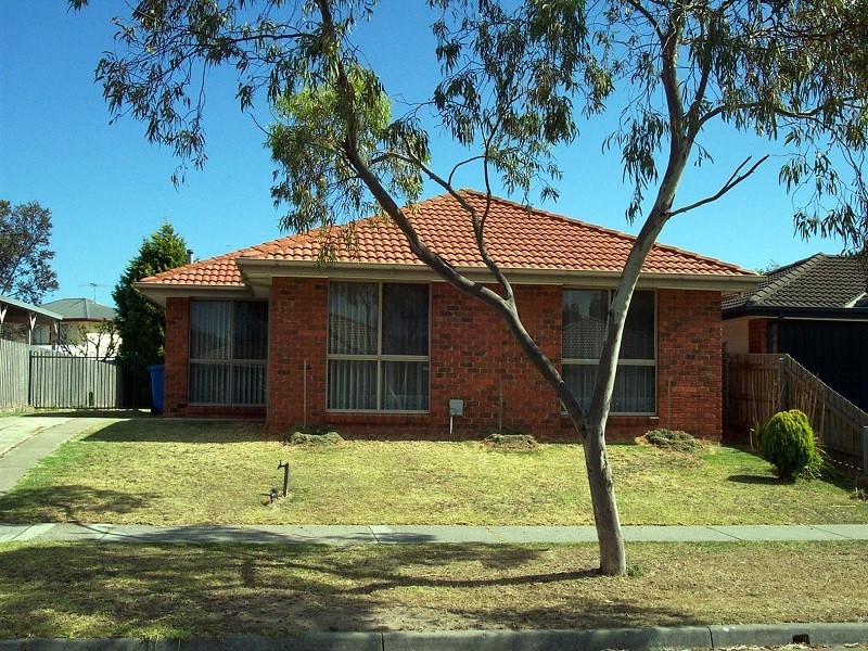 28 Brentwood Drive, Cranbourne North VIC 3977