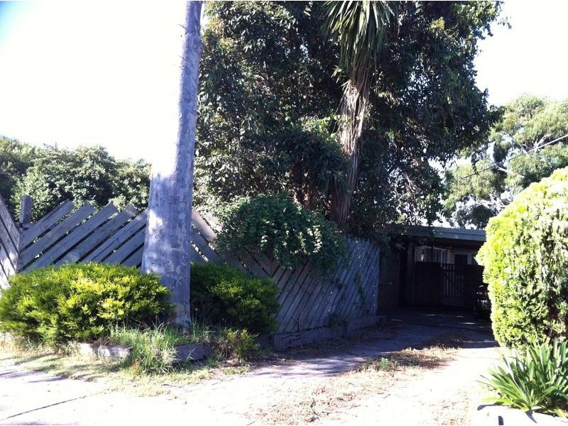 2 Circle Dve, Cranbourne VIC 3977