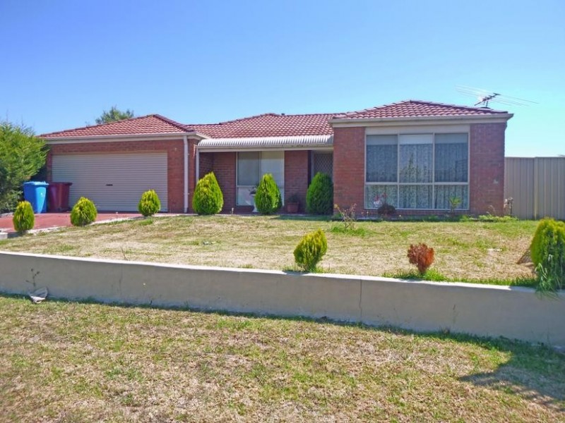 8 Armoy Close, Cranbourne East VIC 3977