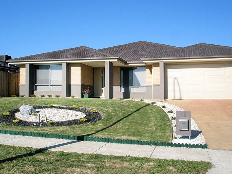 15 Thunderbolt Drive, Cranbourne East VIC 3977