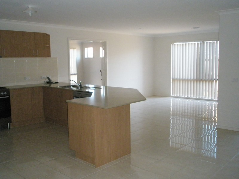 15 Thunderbolt Drive, Cranbourne East VIC 3977