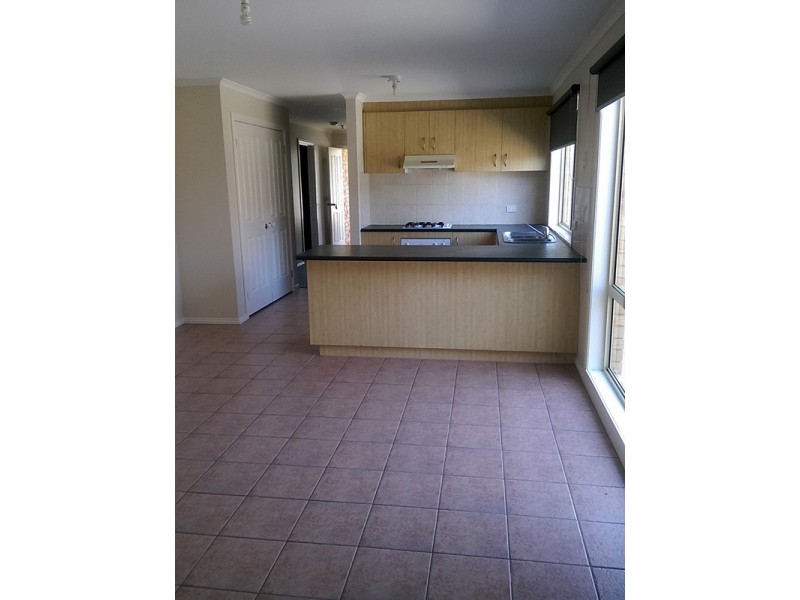 10 Miralie Way, Cranbourne West VIC 3977