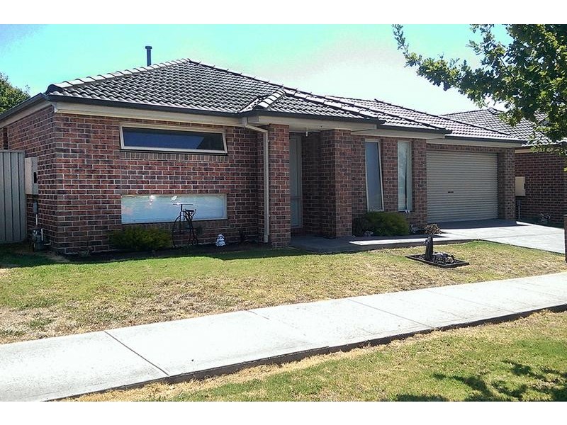 41 Broad Oak Drive, Cranbourne East VIC 3977