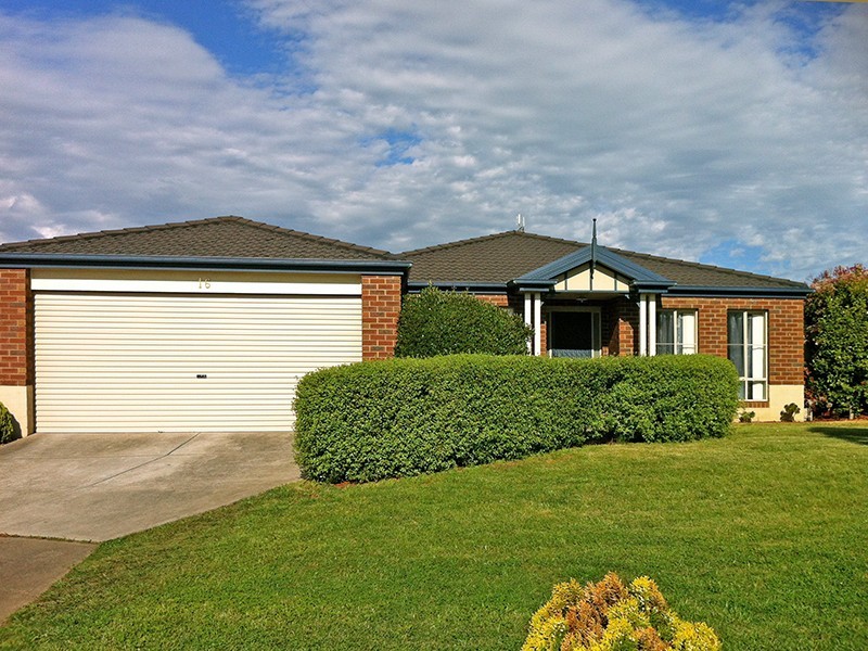 16 Michaelia Close, Cranbourne West VIC 3977