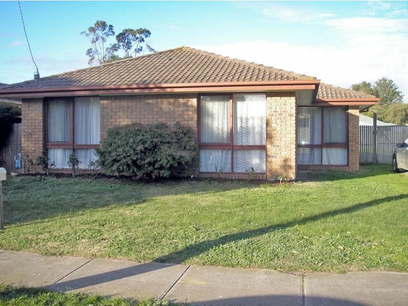 8 Bourke Road, Cranbourne VIC 3977