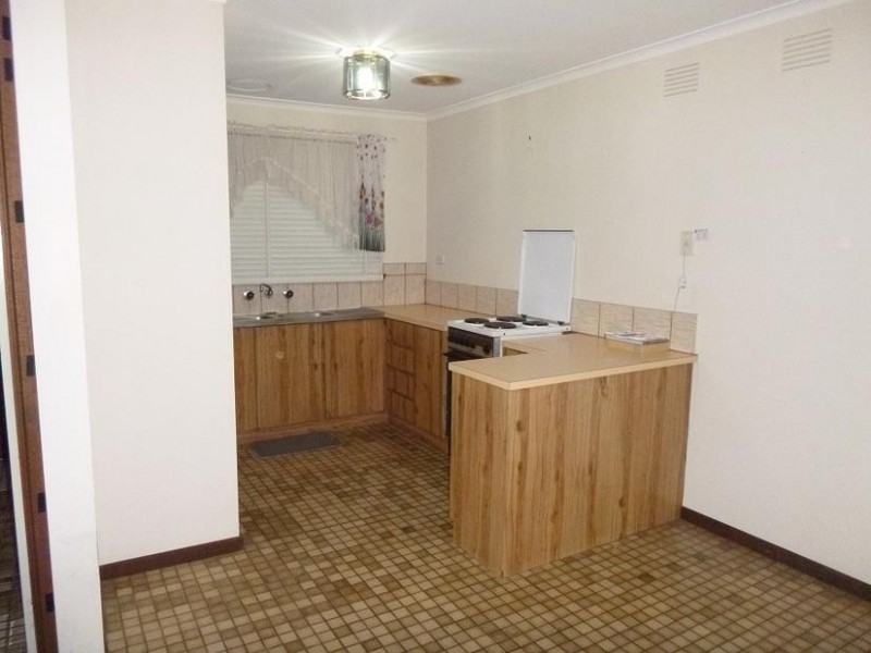 2/22 Walter Street, Cranbourne VIC 3977