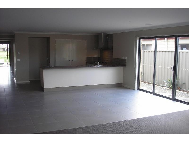 31 Ardent Crescent, Cranbourne East VIC 3977