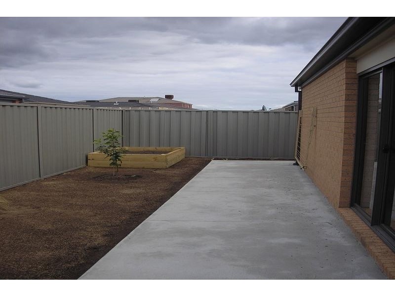 31 Ardent Crescent, Cranbourne East VIC 3977